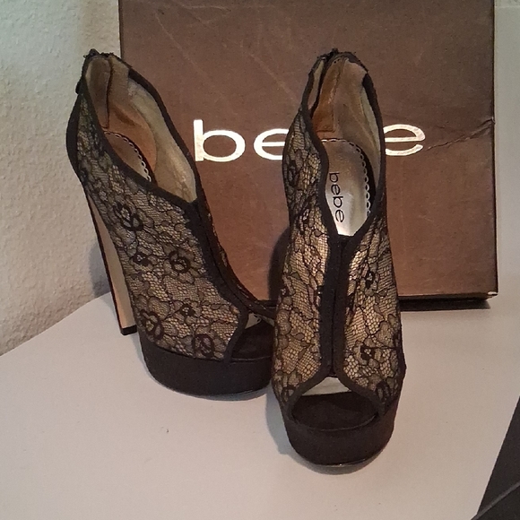 Bebe Lacey Black & Cream Lace Peep-Toe Platform Heels - Picture 4 of 9